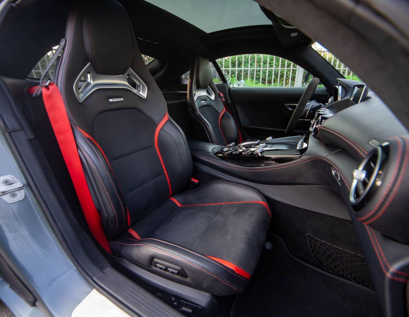 مرسيدس بنز AMG GT S Mercedes AMG GT S 2016 (GCC) in excellent condition, only 75,000 km. Powered by a 4.0L V8 Twin-Turbo