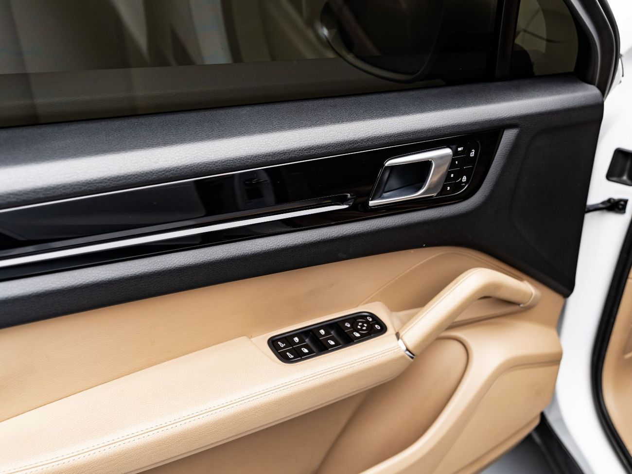 Porsche Cayenne Std 3.0L (340 HP) 2020 Porsche Cayenne Coupe, Porsche Warranty, Full Service History, Low KMs, GCC