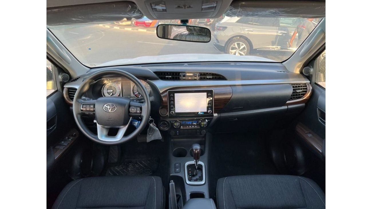 Toyota Hilux S GLX Double Cab 2.8L 4-Cyl Diesel (Full-Option)