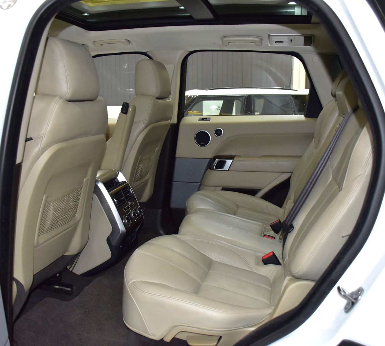 Land Rover Range Rover Sport EXCELLENT DEAL for our Land Rover Range Rover Sport Autobiography ( 2014 Model ) in White Color GCC