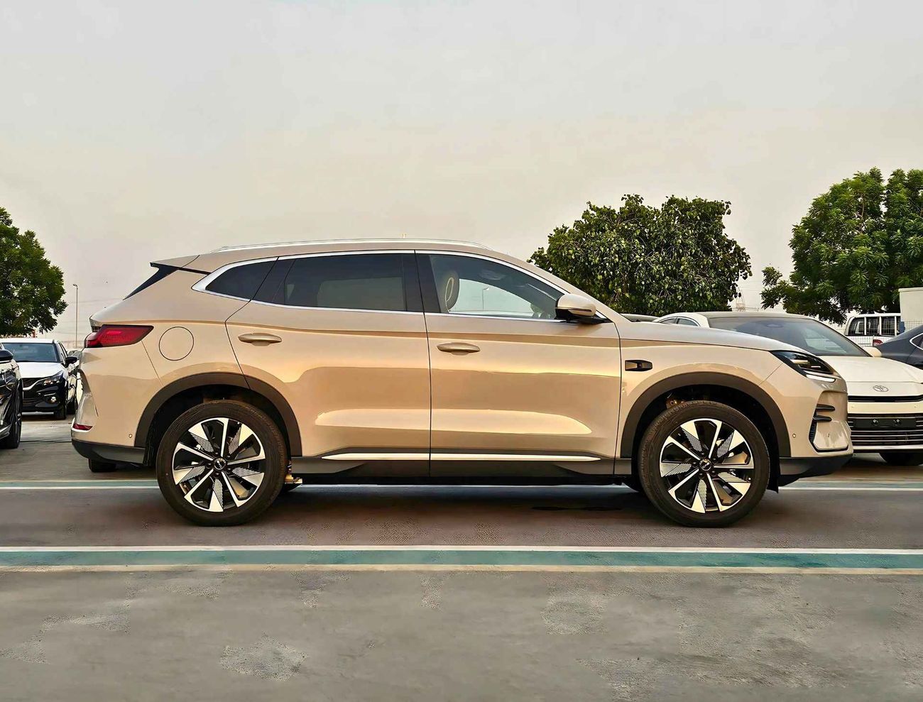 بي واي دي سونغ بلس FLAGSHIP / A/T / 360* CAMERA / PANORAMIC ROOF / 605-KM ELECTRIC (CODE # FLAGSHIP)