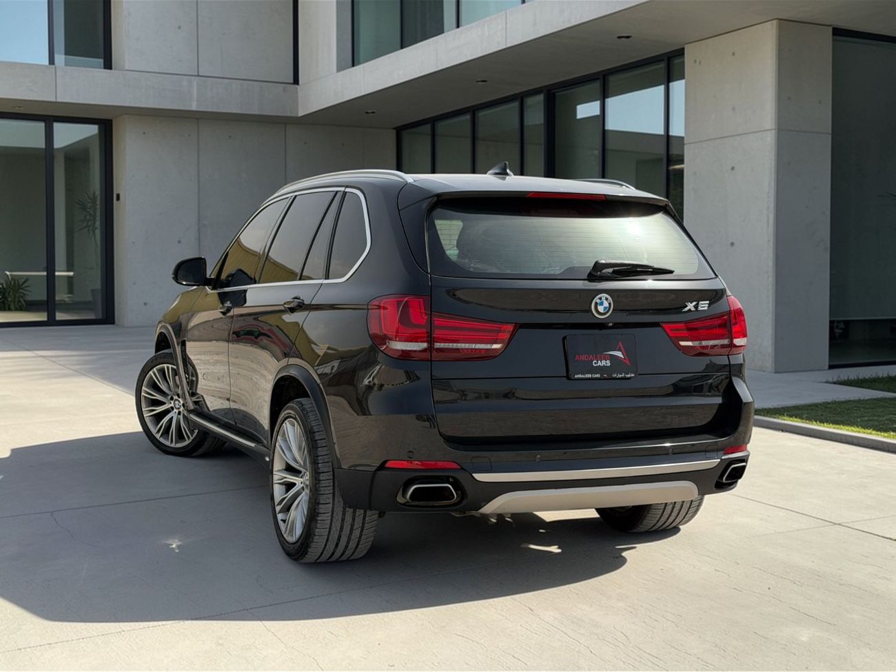 BMW X5 50i Exclusive 4.4L (7 Seater) BMW X5 XDRIVE 50i | 4.4L TWIN TURBO V8 – 450 BHP | 2014 | GCC SPECS