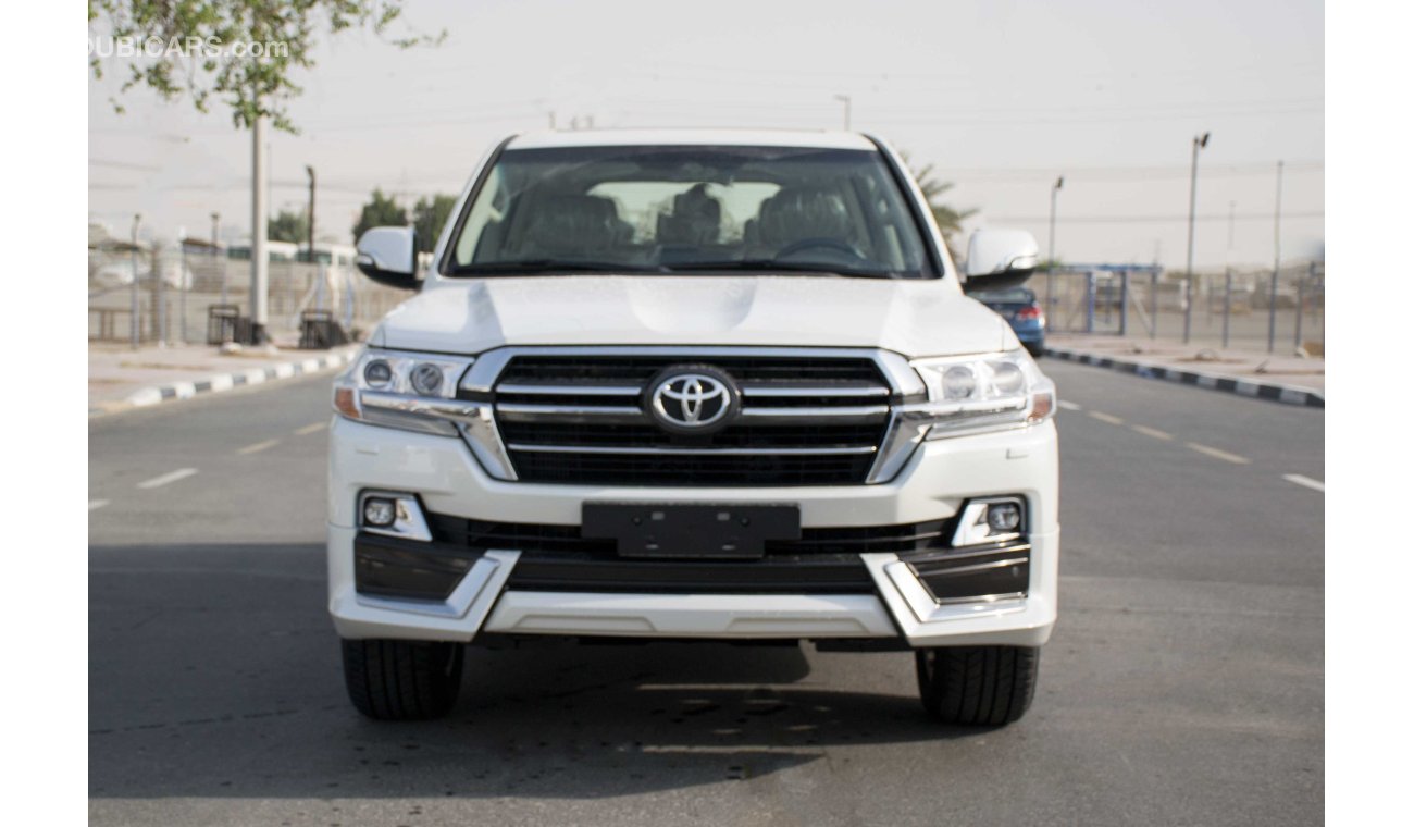 Toyota Land Cruiser - VXE - GRAND TOURING SPORT - 5.7L (WHITE INSIDE BEIGE WITH LEATHER)