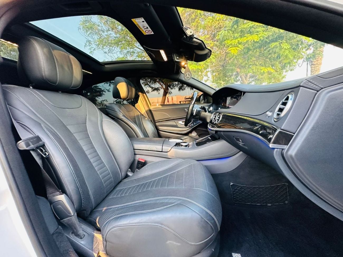 مرسيدس بنز S 560 Std 4.0L (463 HP)