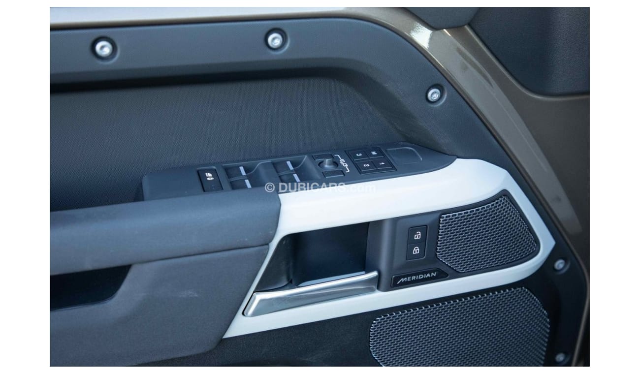 Land Rover Defender 2023 Land Rover Defender 2.0L - Gondwana Inside Black