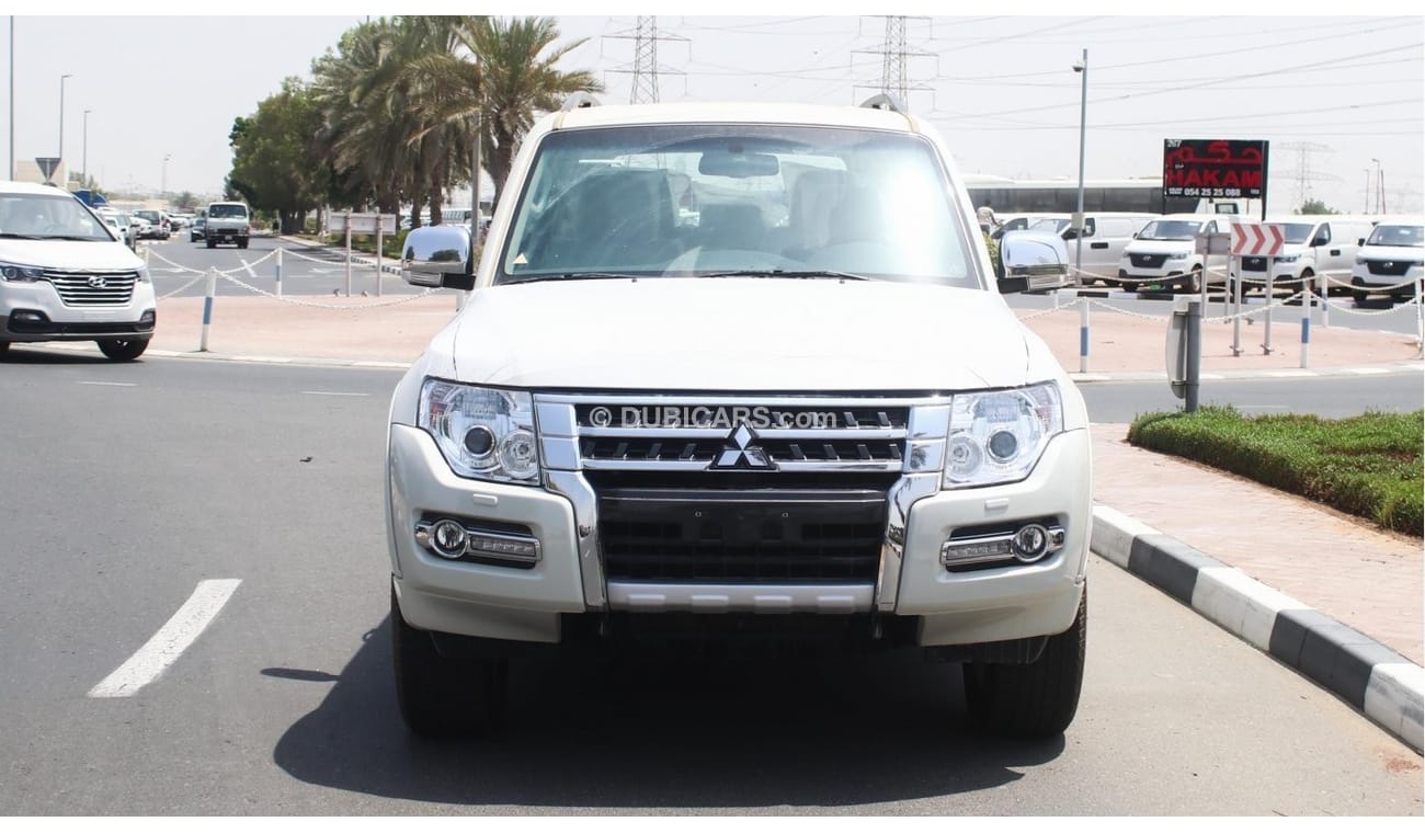 ميتسوبيشي باجيرو ميتسوبيشي باجيرو GLS 2022 موديل SUV. 4WD أبيض / بيج ، كاميرا خلفية ، 3.8 لتر بنزين ، 5 أبواب ..... ح