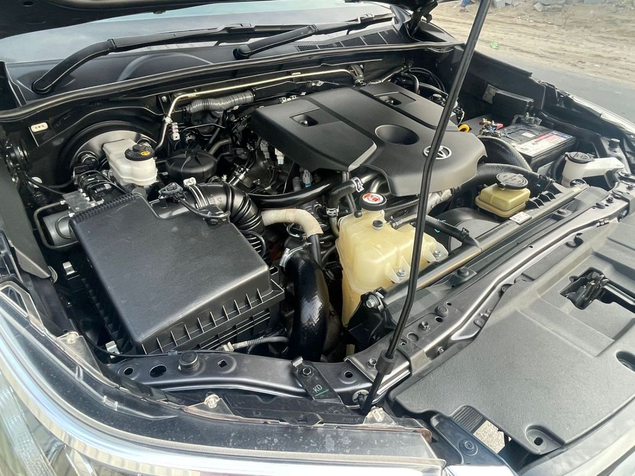 تويوتا هيلوكس RIGHT HAND VEHICLE ONLY FOR RIGHT HAND DRIVE