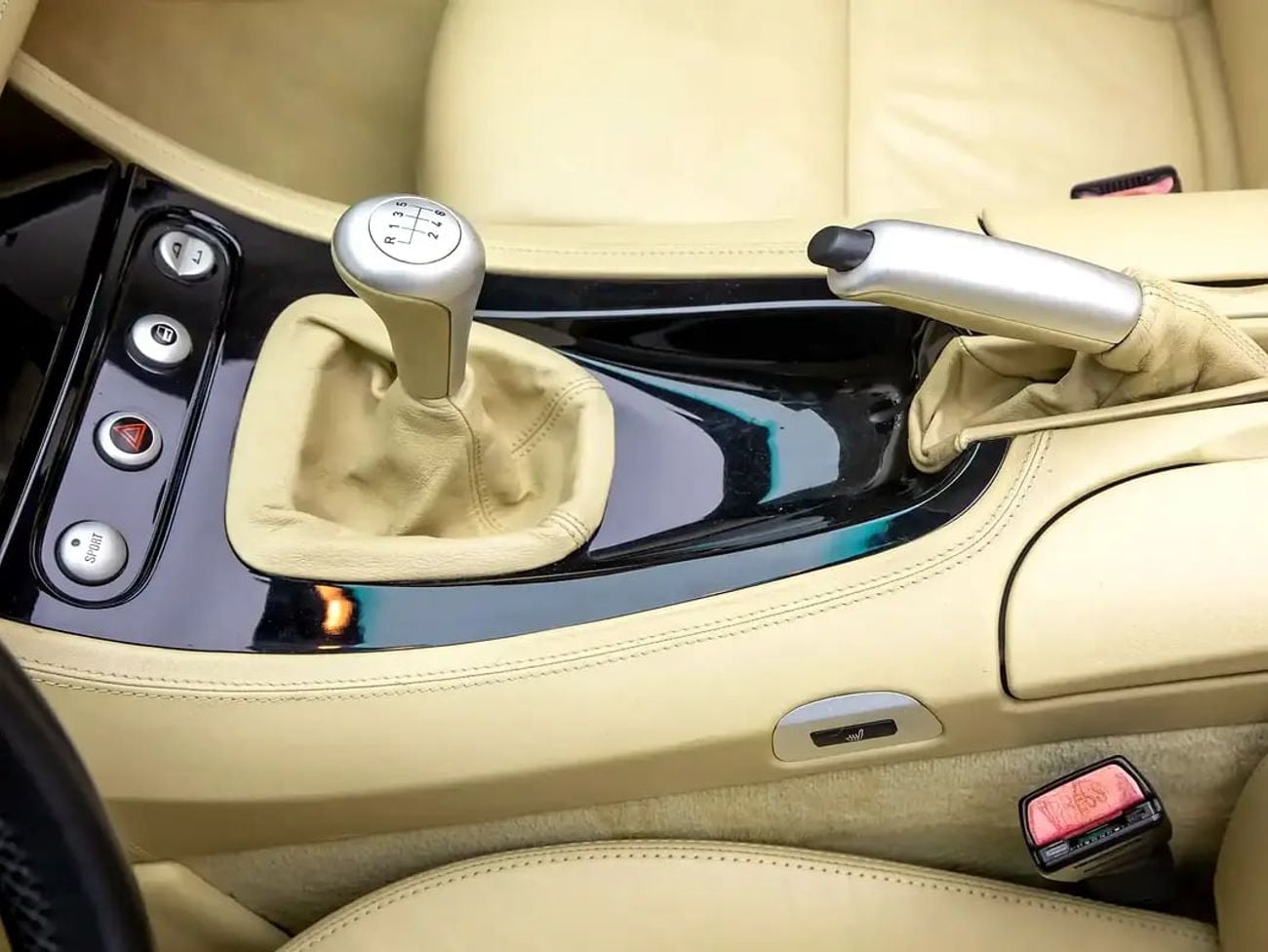 BMW Z8 MW | | GCC Spec Manual Transmission - Classic Roadster