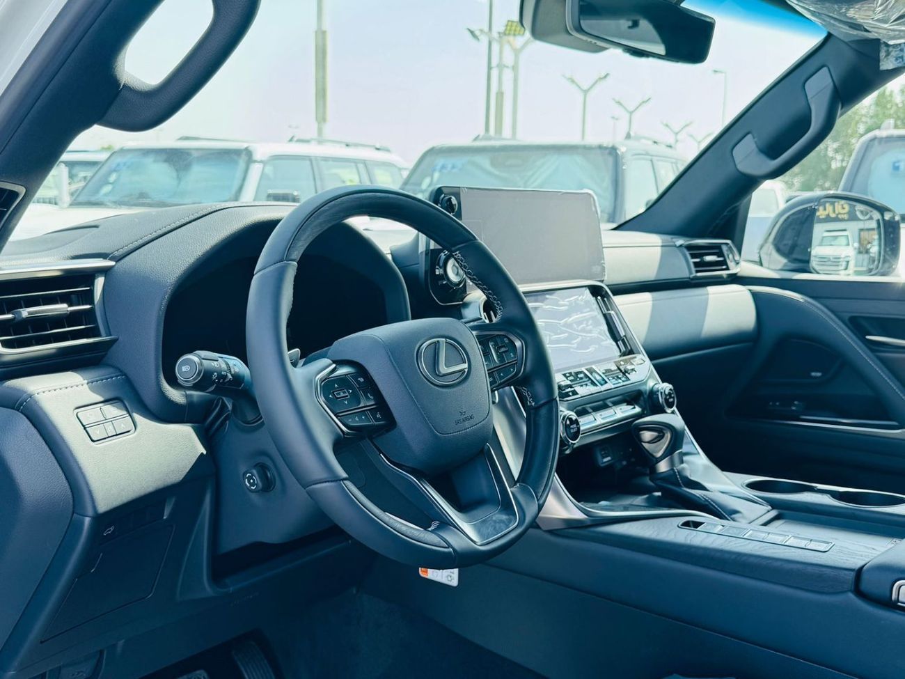 لكزس LX 600 LX600 SIGNATURE 3.5L PTR GCC A/T F/O WHITE 2025