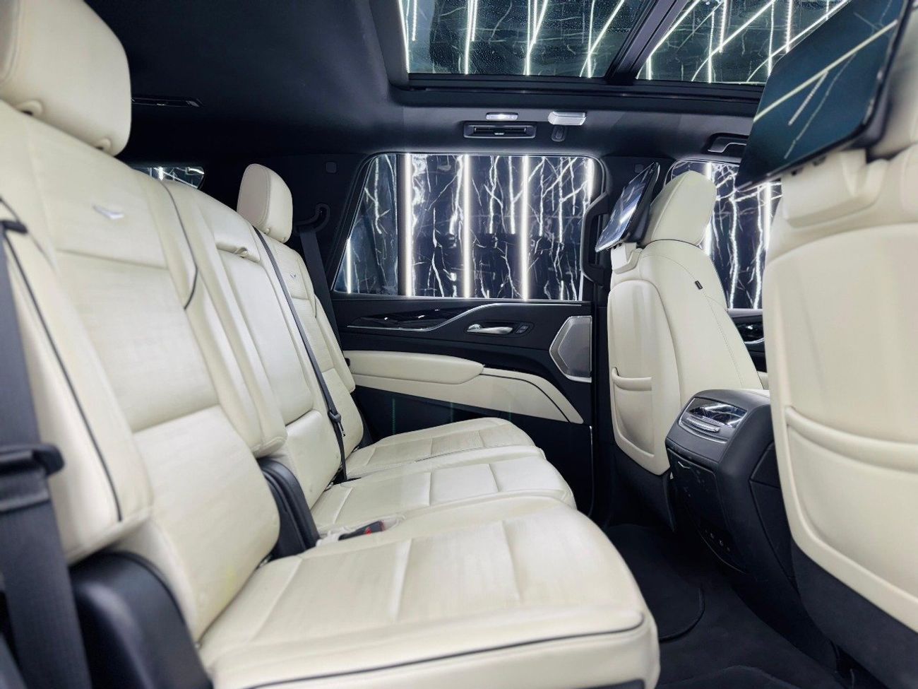 Cadillac Escalade Sport 6.2L 4WD 2022 Cadillac Escalade, 2026 Warranty, 2027 Service Pack, 8 Seater, Full Options, GCC