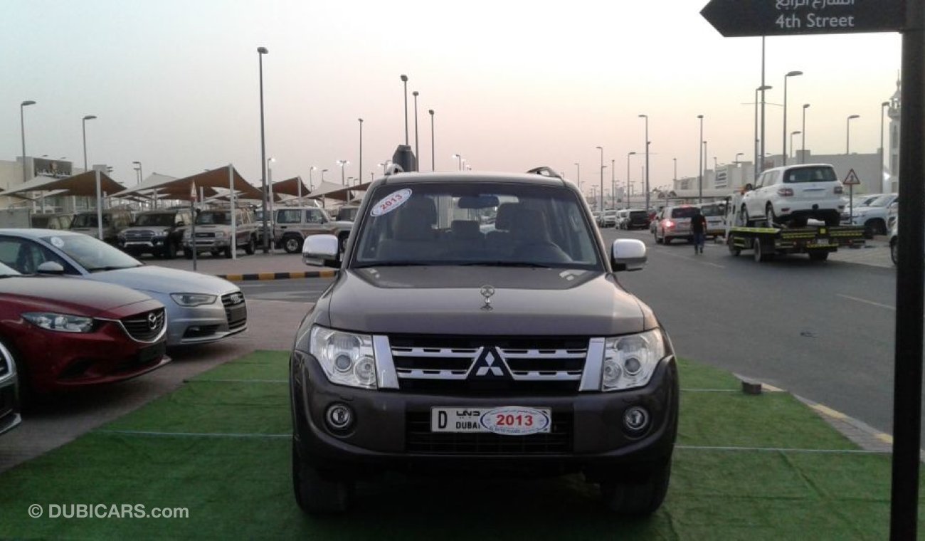 Mitsubishi Pajero MITSUPISH PAJERO 2013 BRON KHALIGE NO PIANT NO ACCIDENT KHALIGE Full option