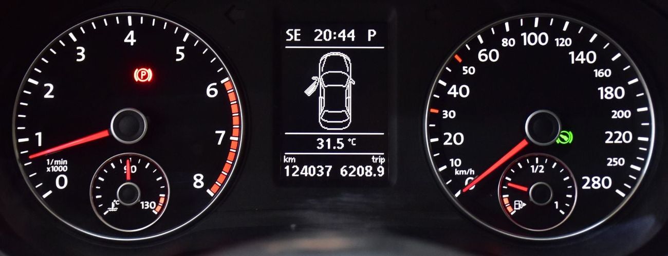 فولكس واجن باسات EXCELLENT DEAL for our Volkswagen Passat ( 2016 Model ) in Silver Color GCC Specs