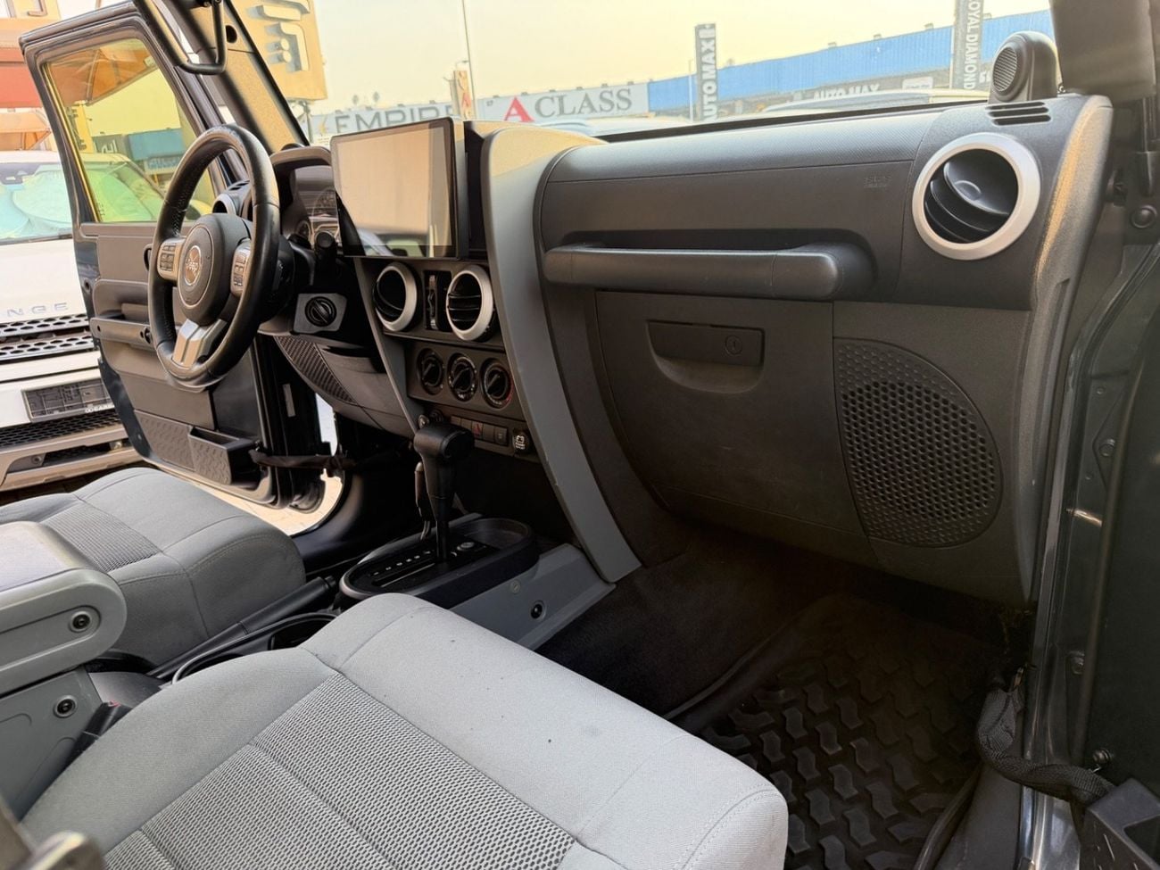 جيب رانجلر أنليميتد 6.75L Short Wheelbase