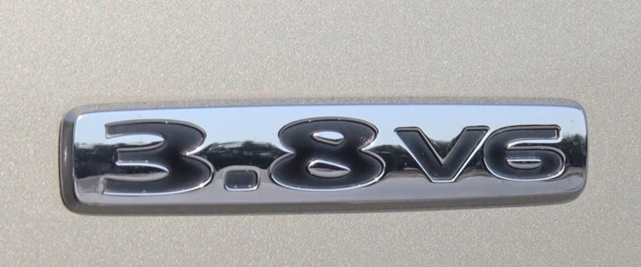 ميتسوبيشي باجيرو GLS 3.8L Mitsubishi Pajero 2014 3.8L full option v6 GCC accident-free in excellent condition