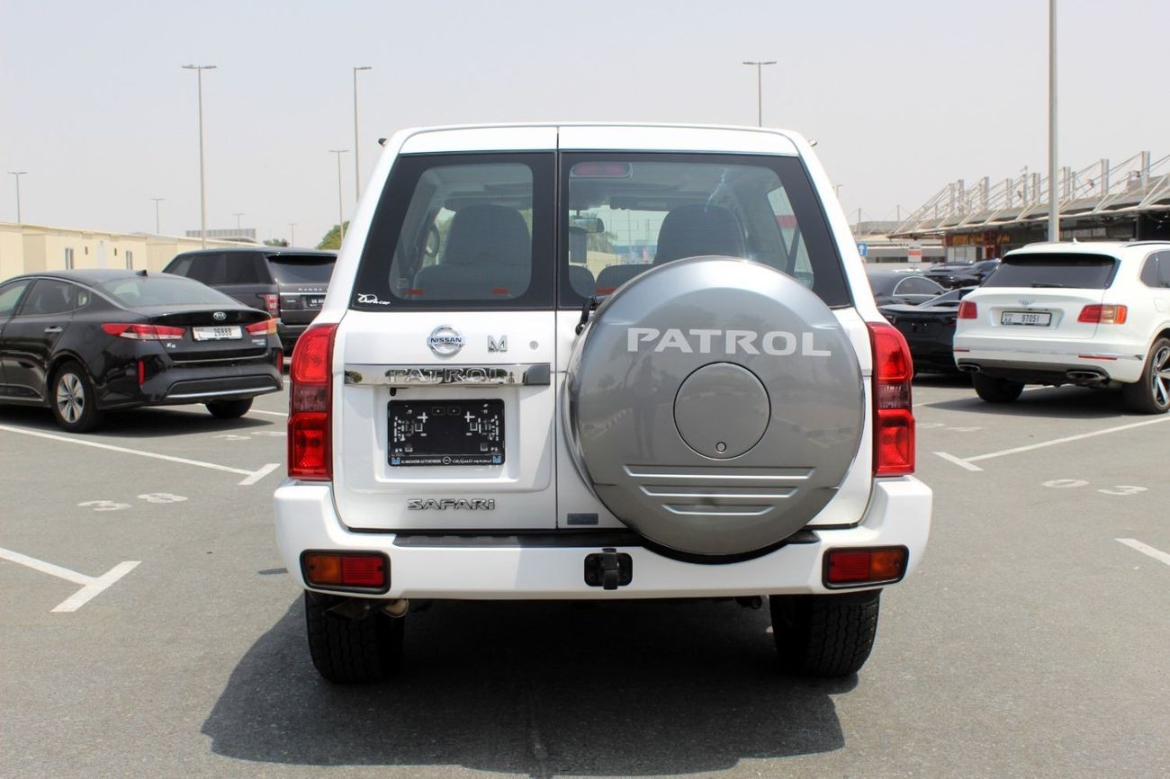 نيسان باترول سفاري NISSAN PATROL SAFARI 2022 GCC DRIVEN ONLY 13K WITH 5 YEARS AGENCY WARRANTY  IN