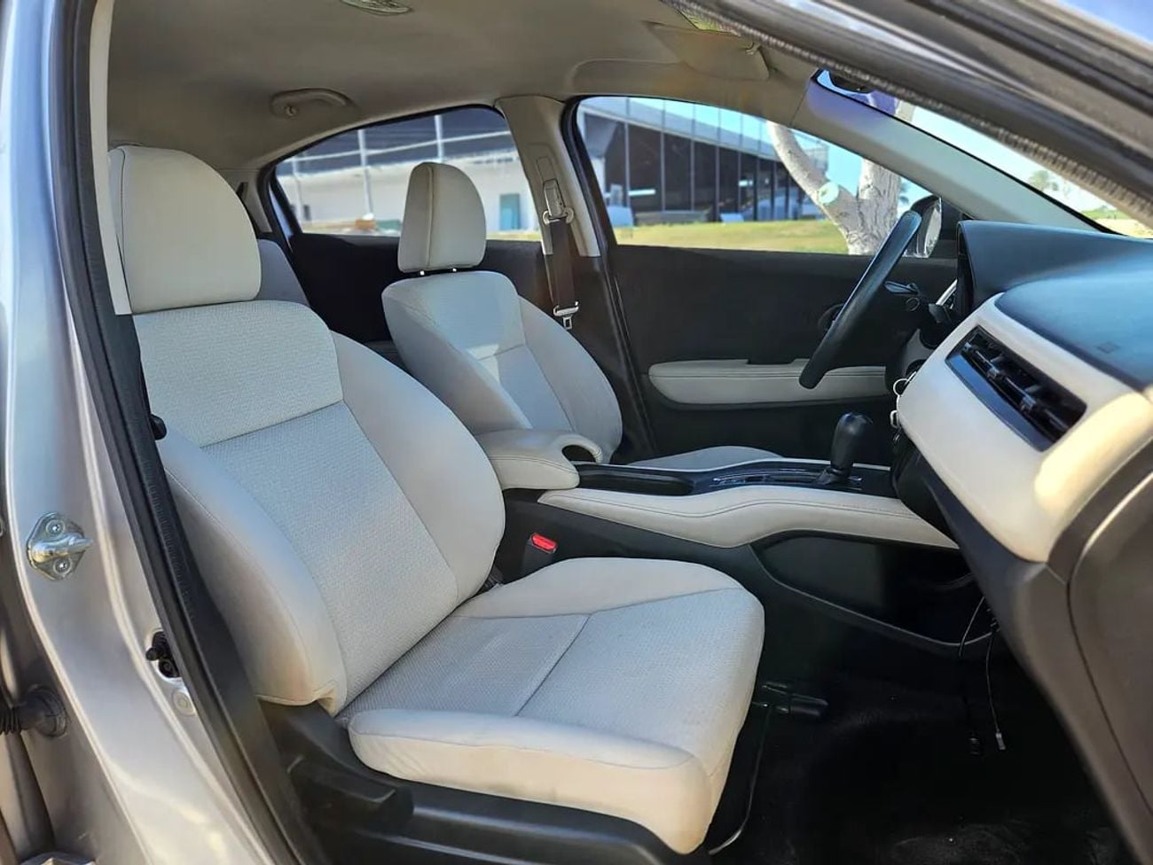 هوندا HRV EX GCC Specs Mid Option Premium Condition Low KM Perfect Compact SUV