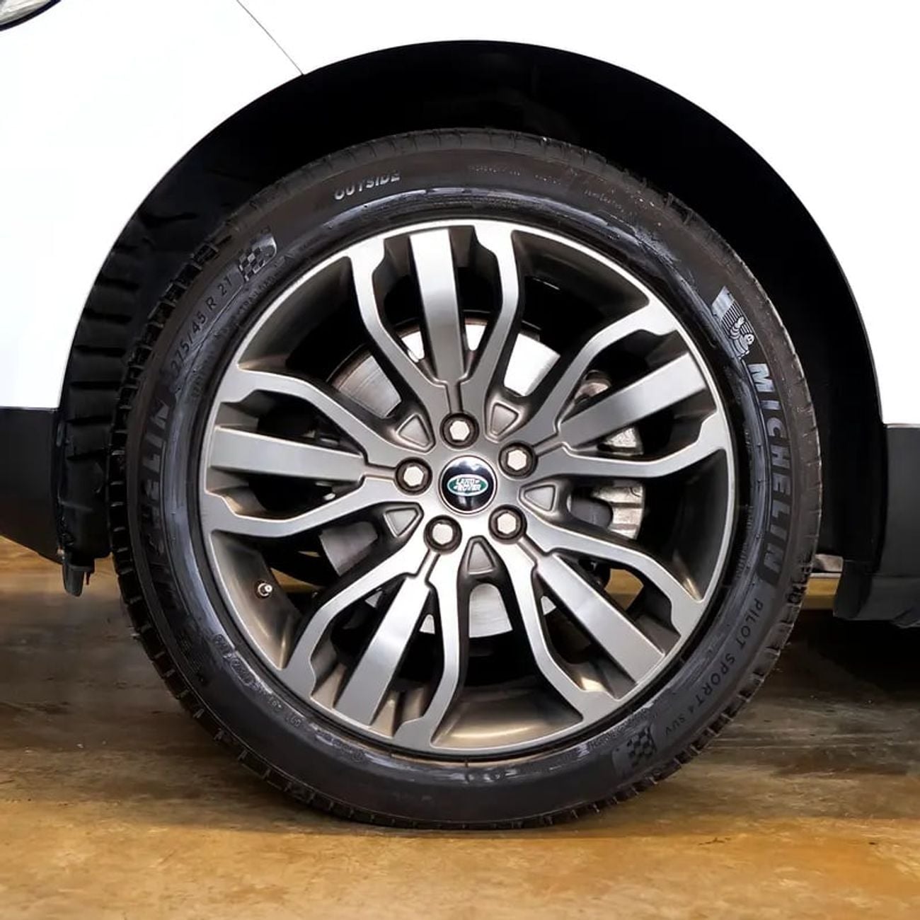 Land Rover Range Rover Sport AED 2,723 p.m • 0% Downpayment • Range Rover Sport Supercharged HSE   • 1 Year Warranty