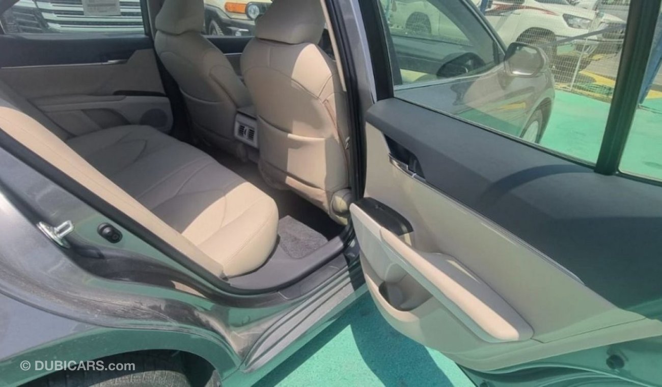 Toyota Camry 2.5 GLI  WITH SUN ROOF LEAATHER SEATS  SCREEN CAMERA