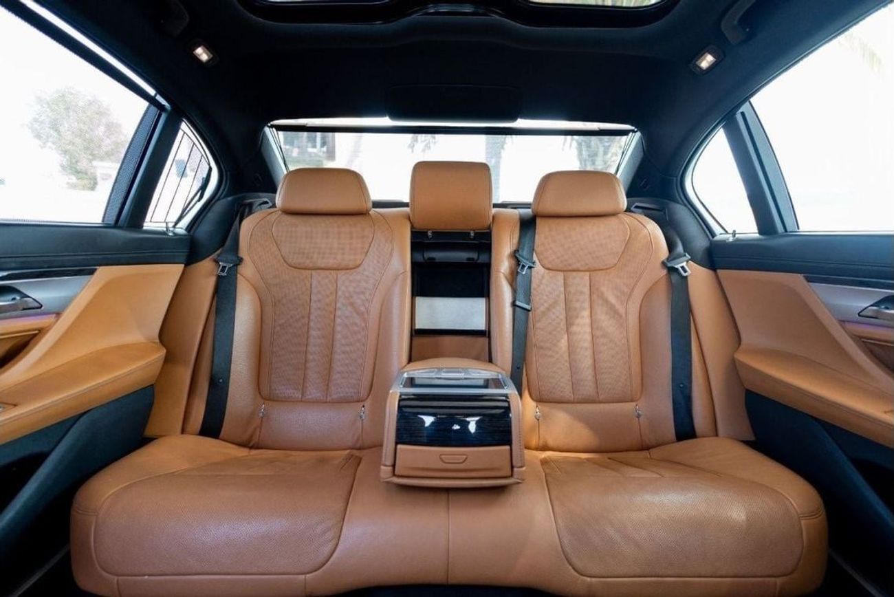 بي أم دبليو 730Li BMW 730Li M-Sport 2020 GCC under Warranty with Flexible Down-Payment.