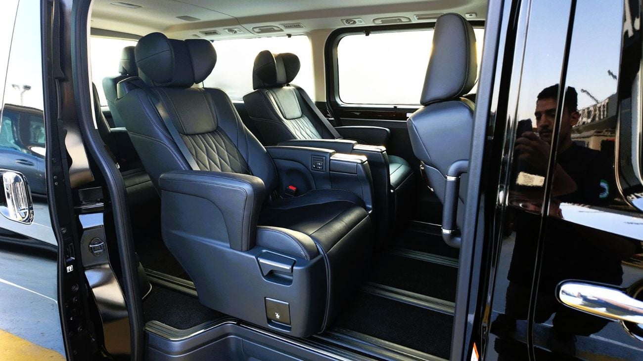 Toyota Granvia TOYOTA GRANVIA 2.8L Premium 2.8L diesel  Automatic Transmission 2025