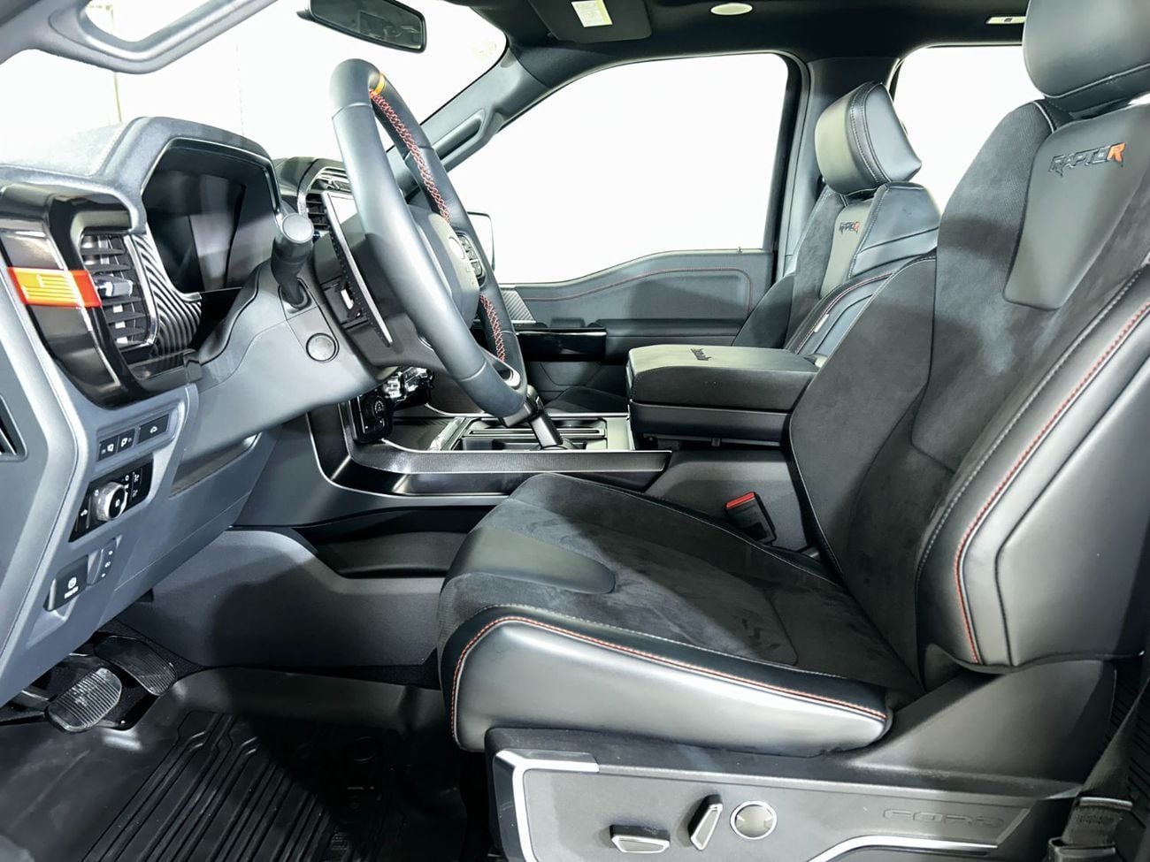 فورد F 150 RP1823 RAPTOR R CREW 5.2L V8 / AL TAYER MOTORS / AL QOUZ SHOWROOM