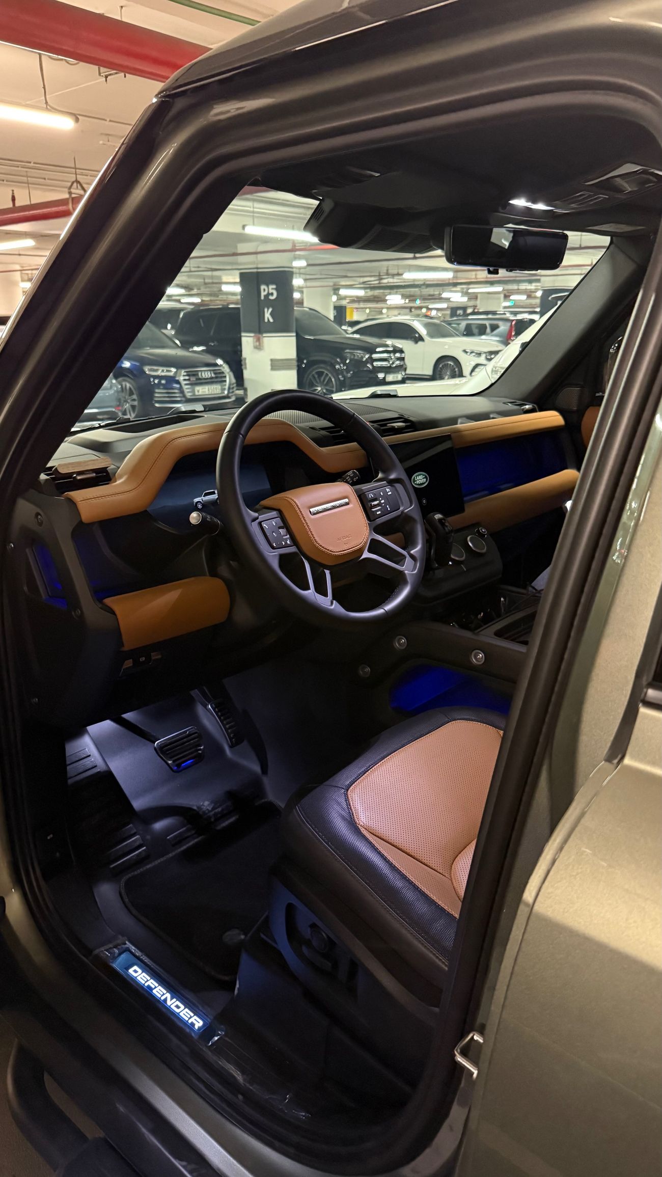 Land Rover Defender P400 110 X-Dynamic SE 3.0L (7 Seater)