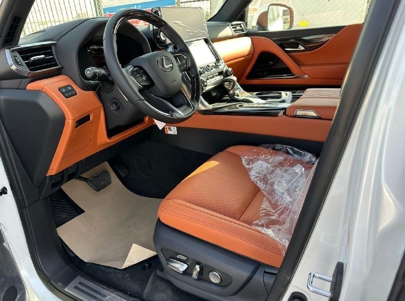 Lexus LX600 VIP 2026 LEXUS LX600 VIP PETROL WHITE/ORANGE - 3.5L V6 TT