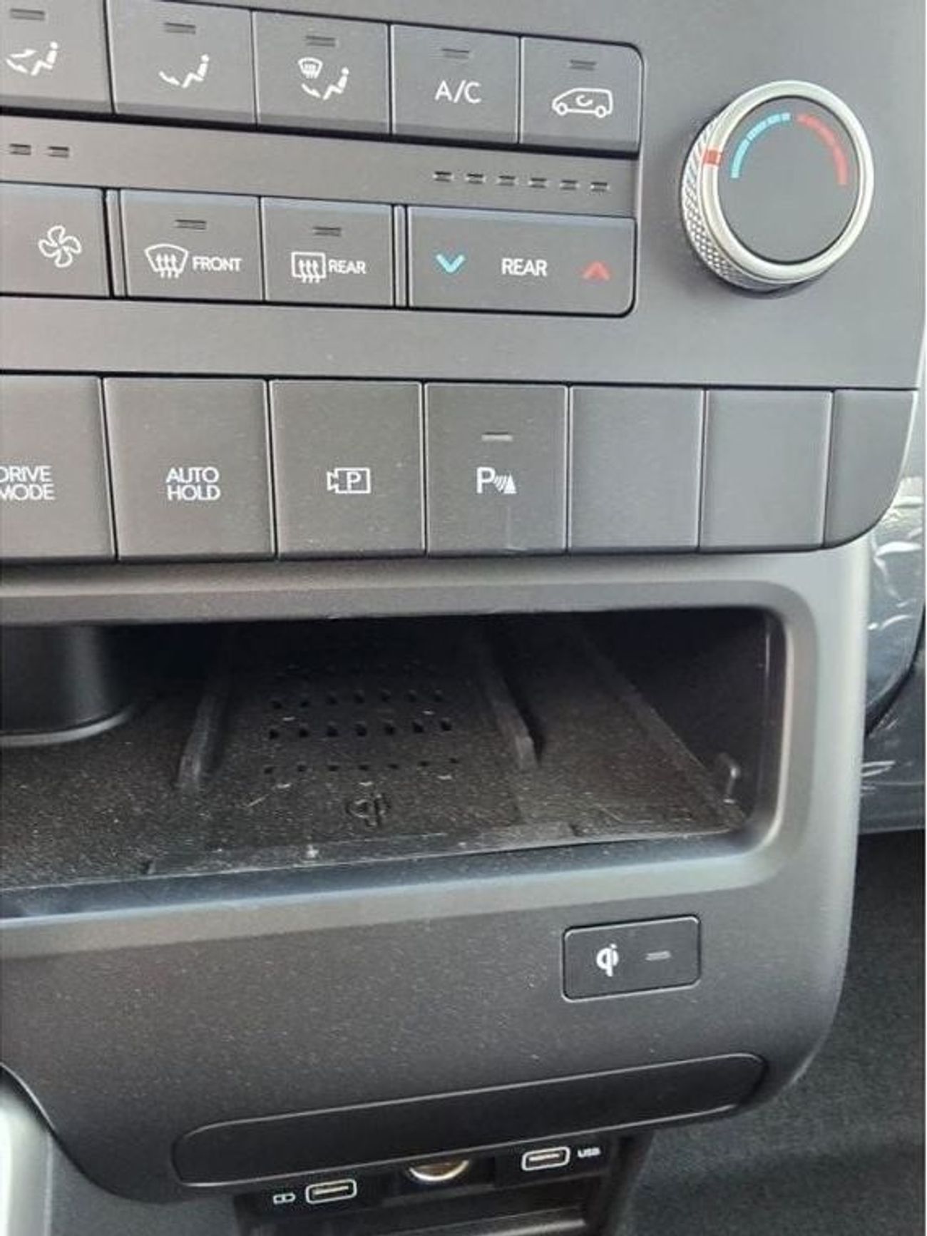 هيونداي ستاريا 3.5L PETROL V6 11 SEATS A/T 2024