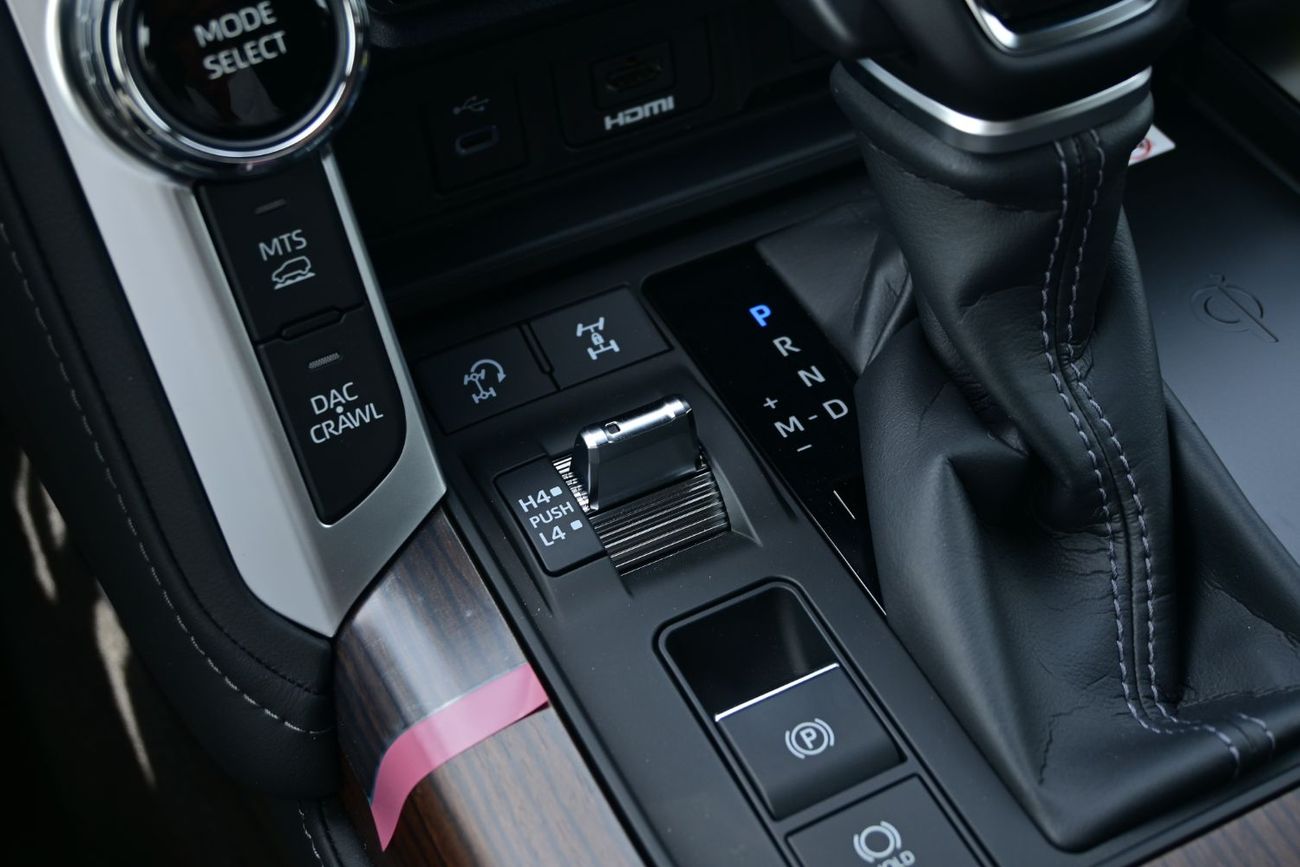 Toyota Land Cruiser GXR4 3.3L Toyota Land Cruiser GX-R 3.3L TwinTurbo V6 Diesel, 4WD