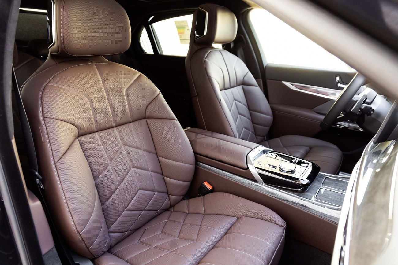 BMW 735i BMW 735i M Sport Individual – 2026 | GCC | 2 YEARS WARRANTY | Only 2,044 KM | AED 399,000