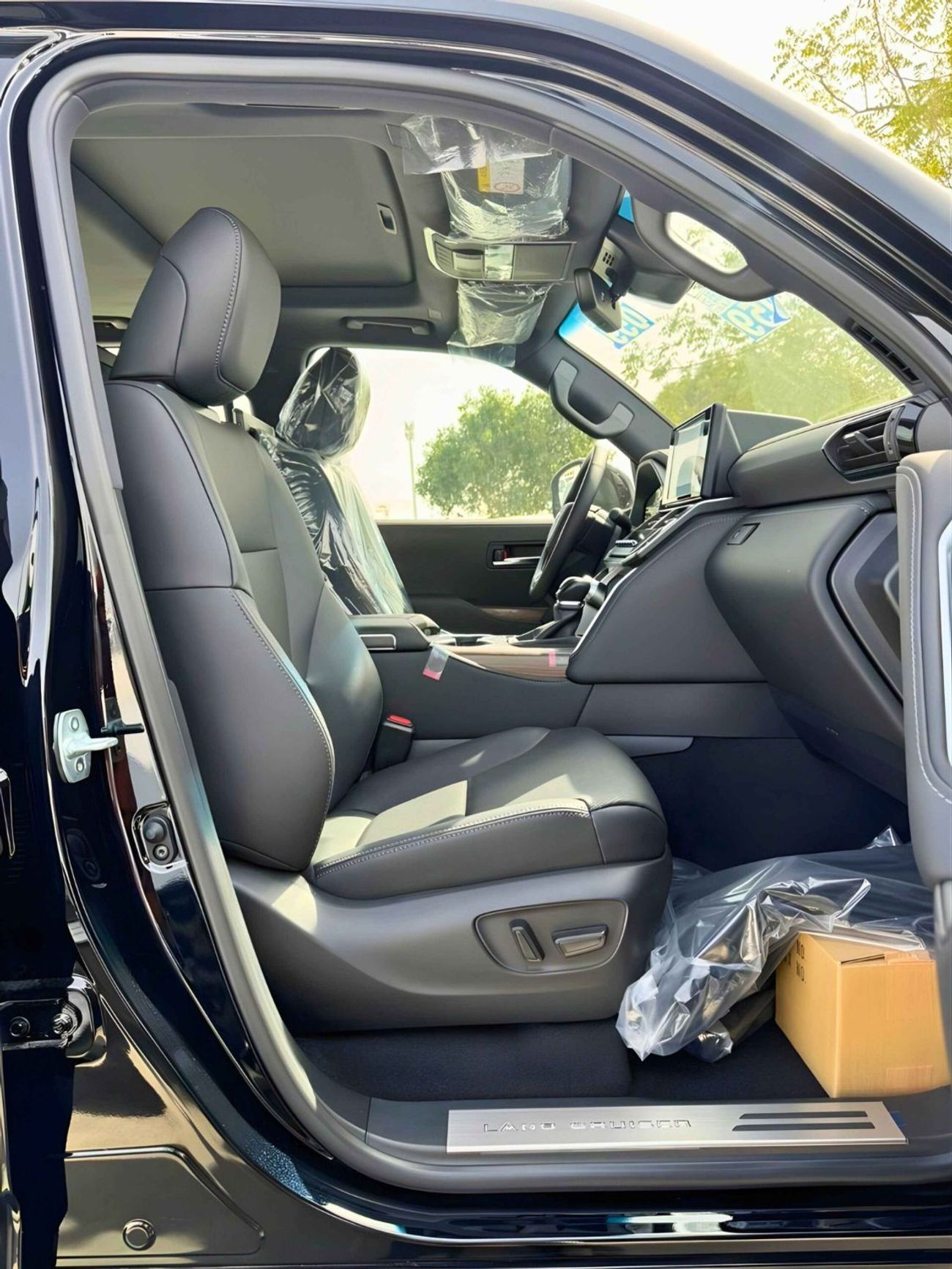 Toyota Land Cruiser GXR HIGH OPTION / 4.0L PETROL V6 / RADAR / REAR ENTERTAINMENT DVD / CODE # GXR41H