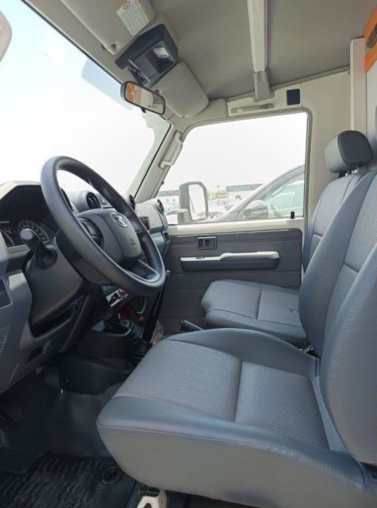 تويوتا لاند كروزر 70 LAND CRUISER LC78 4.2L AMBULANCE 2024