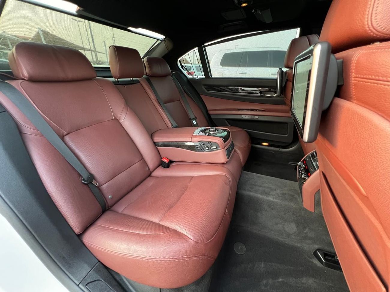 بي أم دبليو 750Li بريستيج بي ام دبليو 750 لارج موديل 2014 مواصفات خليجية صبغ وكالة بدون حوادث