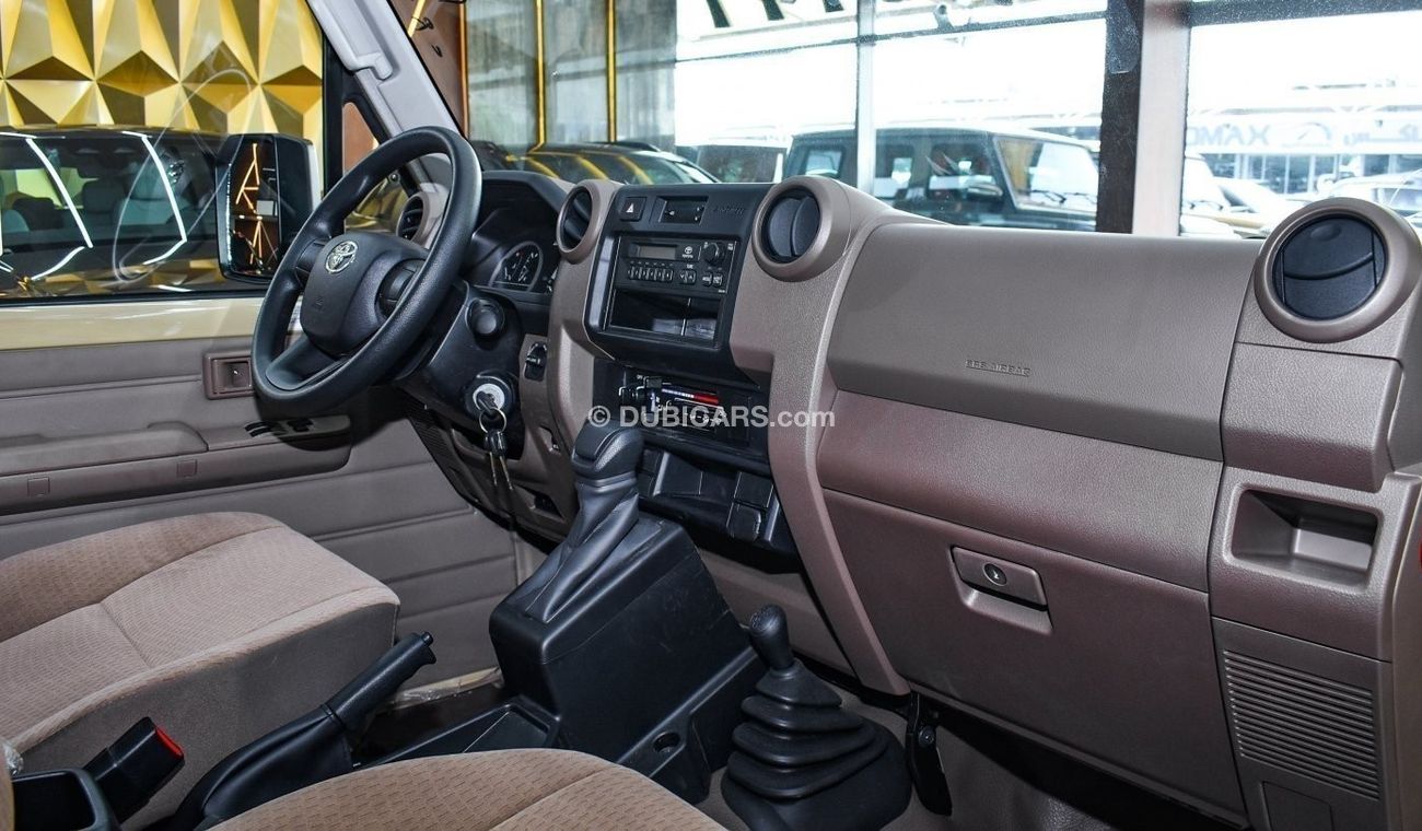 Toyota Land Cruiser Pick Up LAND CRUISER PETROL SINGLE CABIN 4.0L V6 2024