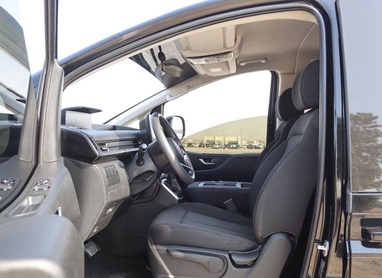 Hyundai Staria 3.5L Comfort (9 Seater) Hyundai Starea - 2023 - GCC - Accident-Free - 3.5L  - 9 Seats - Low Mileage