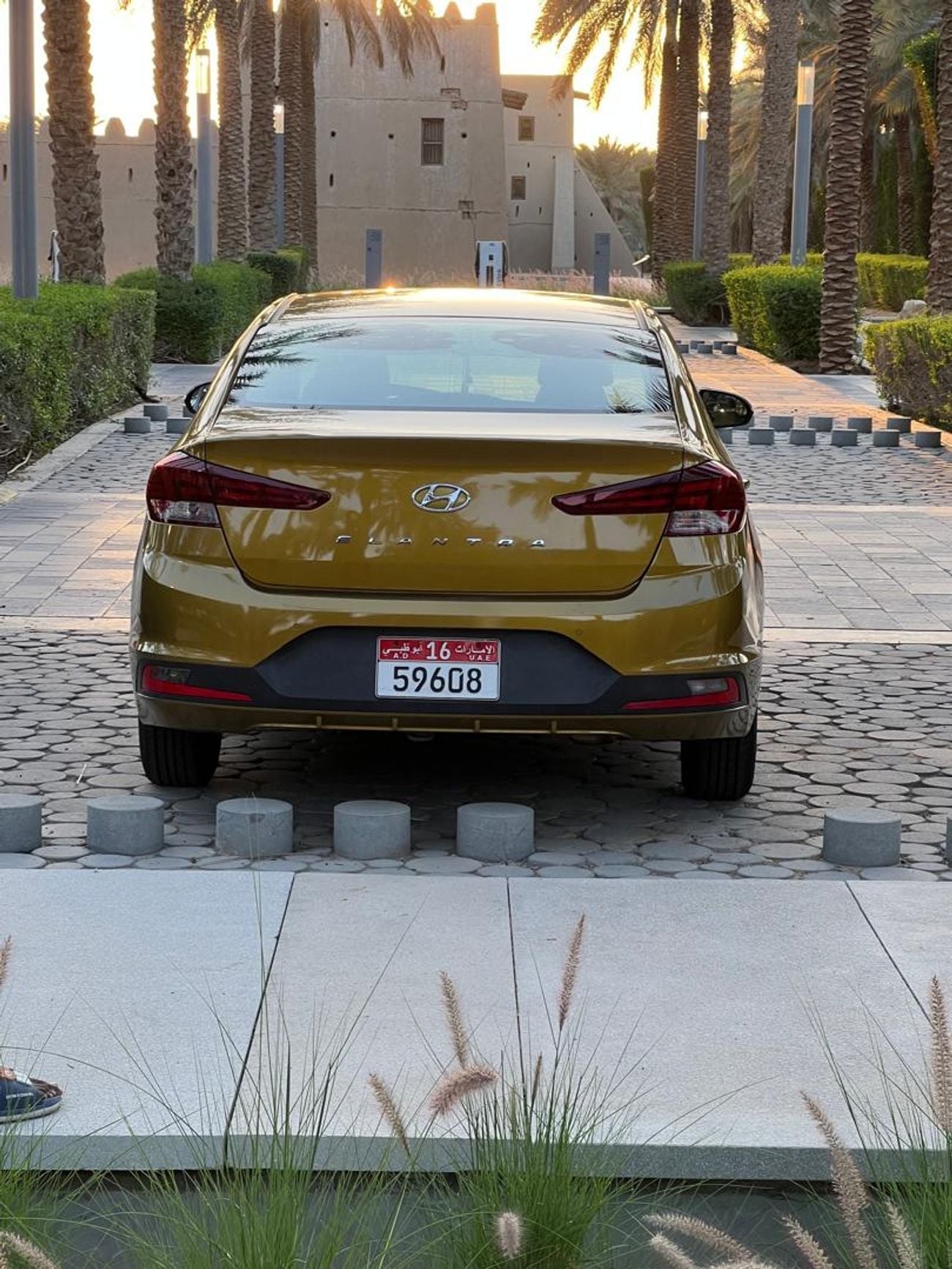 Hyundai Elantra Standard 2.0L GCC 2.0L