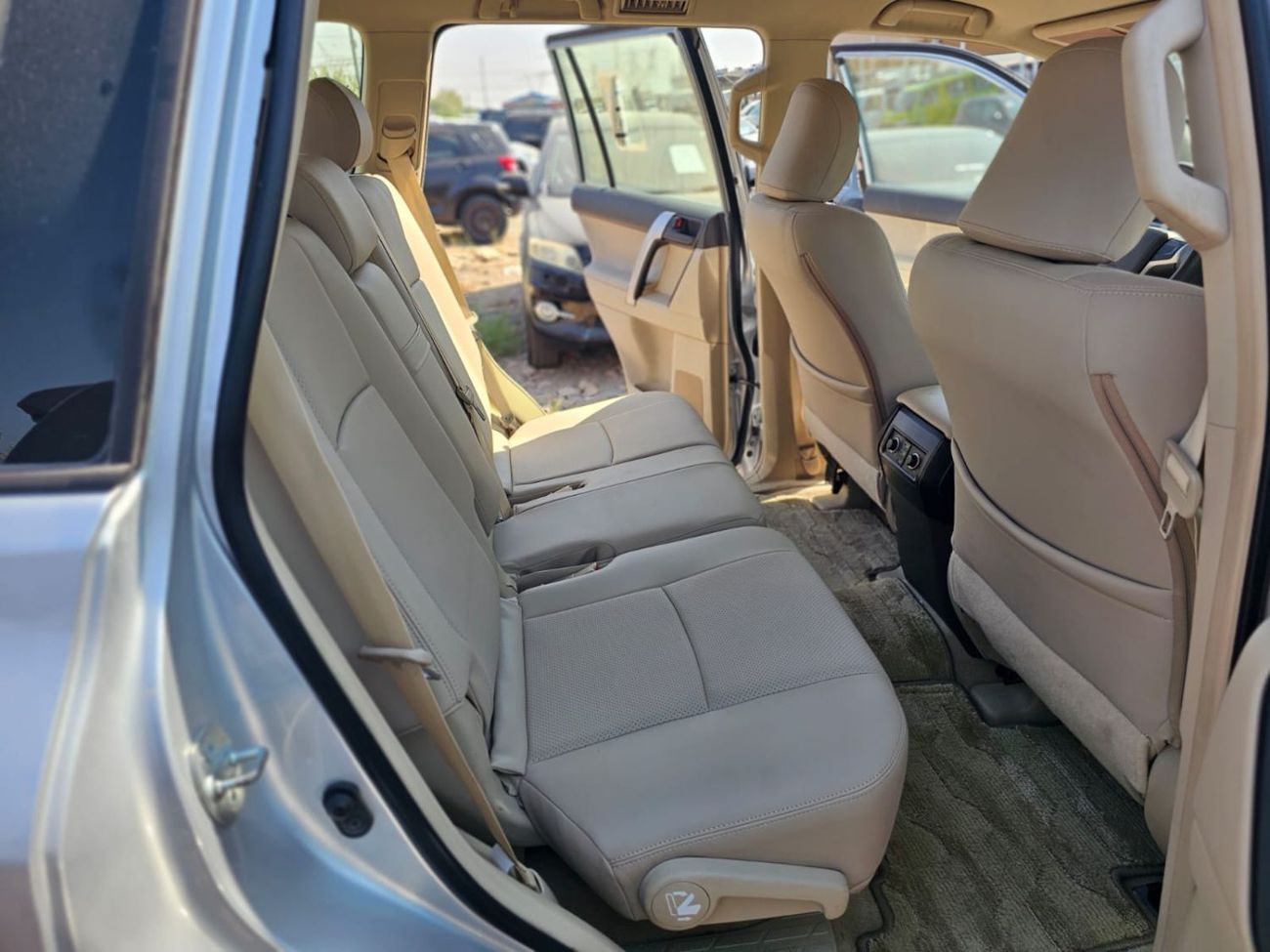 Toyota Prado TX-L 2022MODEL 2.7 v4 petrol Engine Colour sliver Transmission Automatic Interior Beige Leather seats 7se