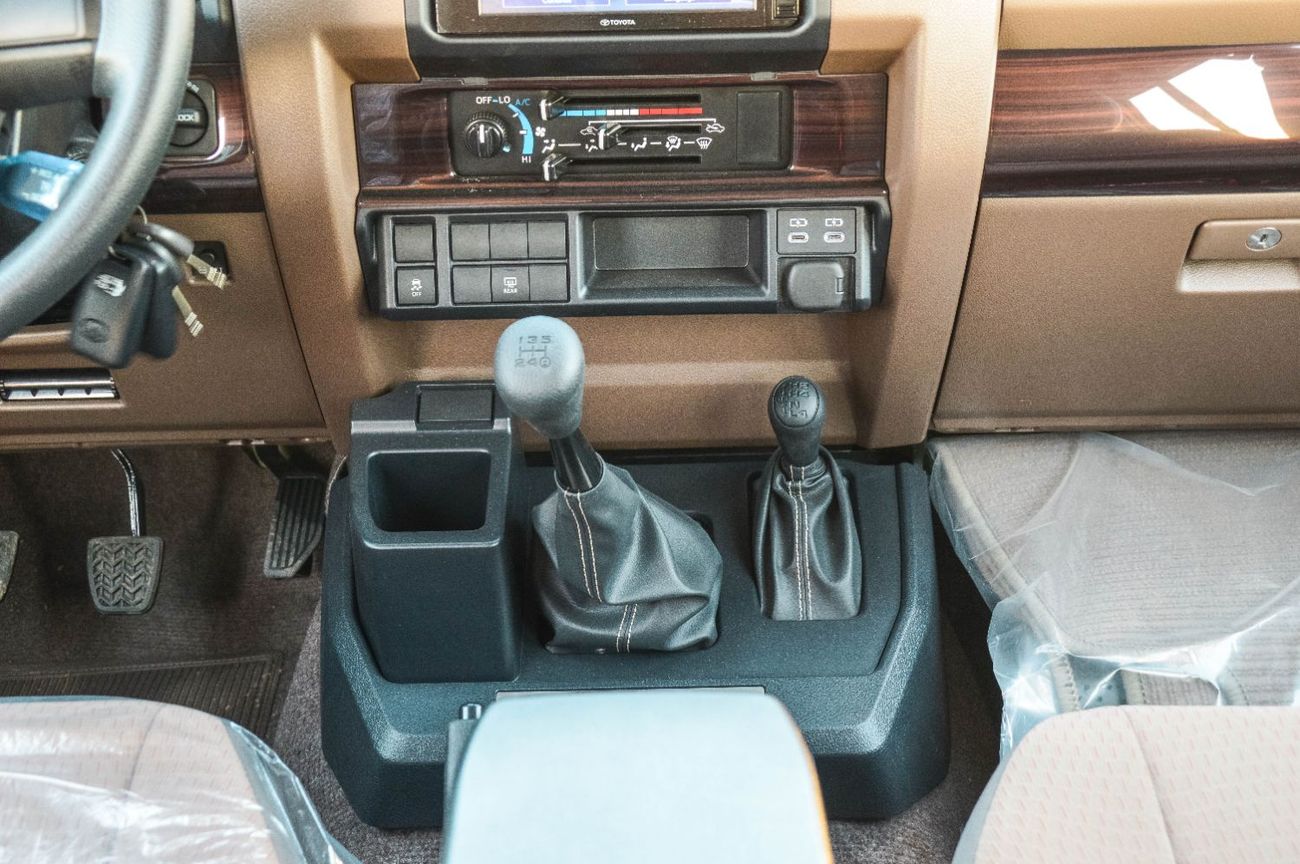 Toyota Land Cruiser 70 TOYOTA LAND CRUISER 76 4.0L 4WD 5DOOR PETROL SUV 2025