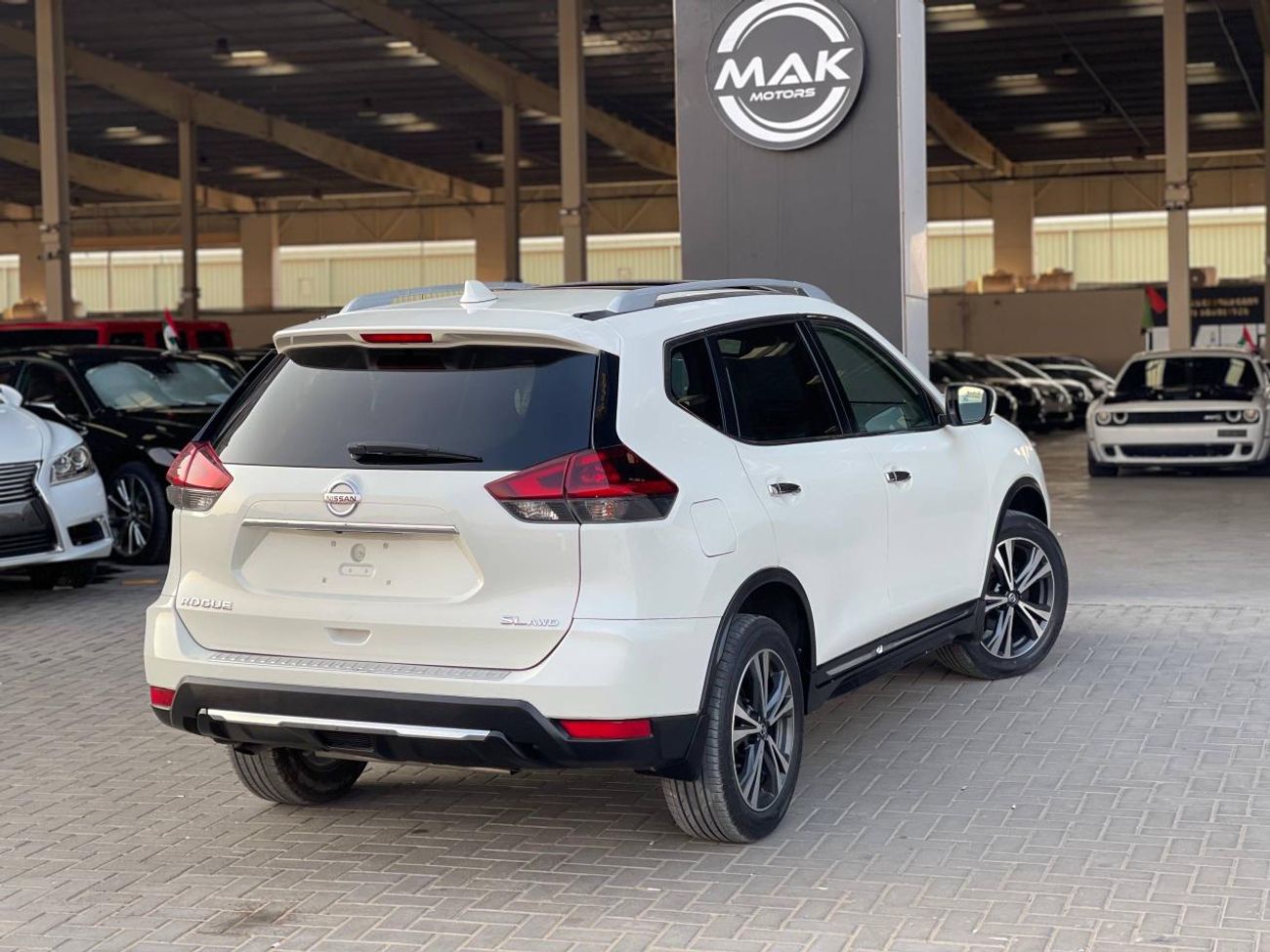 نيسان روج SL / AWD / 2.5 V4 / فتحة سقف بانورامية / كاميرا 360 درجة / رادار / نظام صوت BOSE