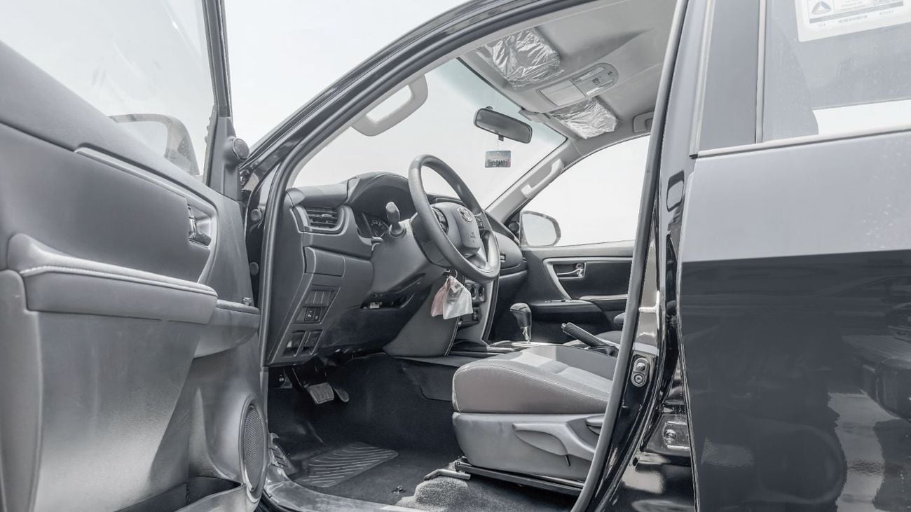 تويوتا فورتونر EXR 2026 Toyota Fortuner GX 2.7L AT Petrol 4WD (Black-Black)