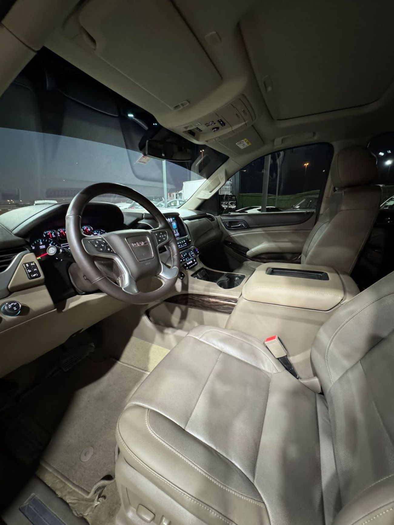 GMC Yukon SLT 5.3L 4WD (8 Seater)