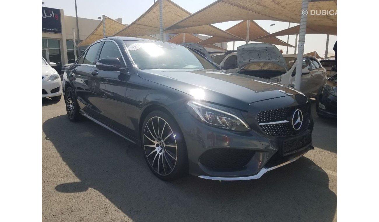 Mercedes-Benz C200 Mercedes Benz C Class made in 2015 for sale Very clean inside and out Walker 117000 k.m AED 95,000 r