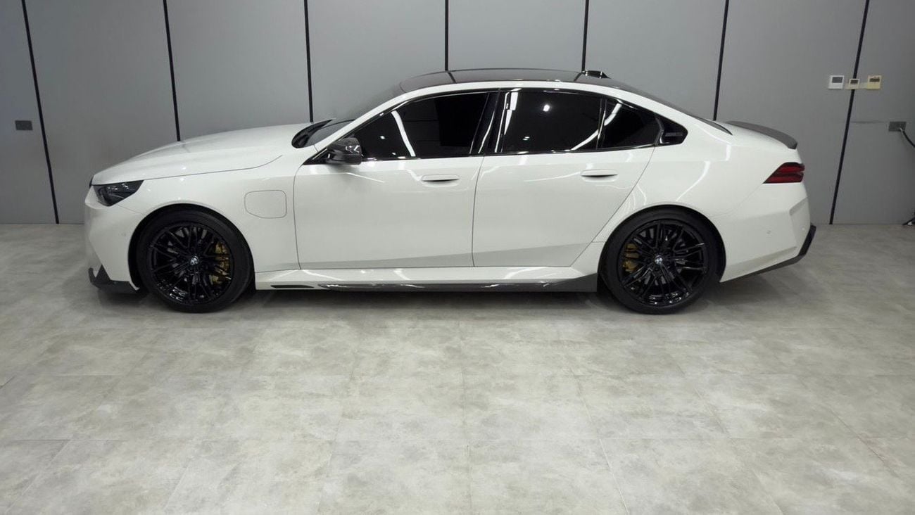 BMW M5 Competition G90 - GCC Specs with dealer warranty and service