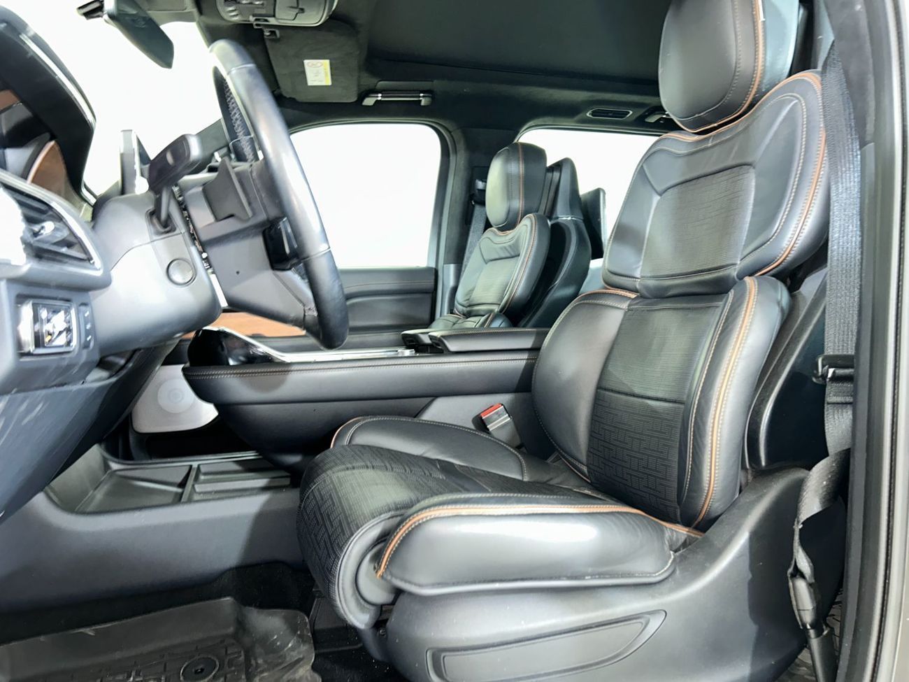 Lincoln Navigator PRESIDENTIAL 3.5L N1923 / AL TAYER MOTORS / AL QOUZ SHOWROOM