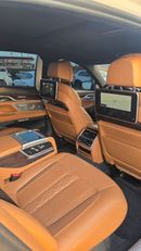 BMW 750Li Luxury 4.4L (443 HP)