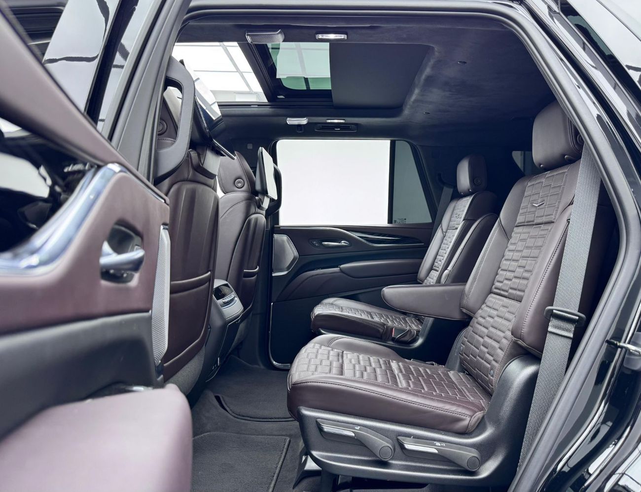 كاديلاك إسكالاد Escalade-V 6.2L 2023 Cadillac Escalade V, 2027 Cadillac Warranty + Service Contract,GCC