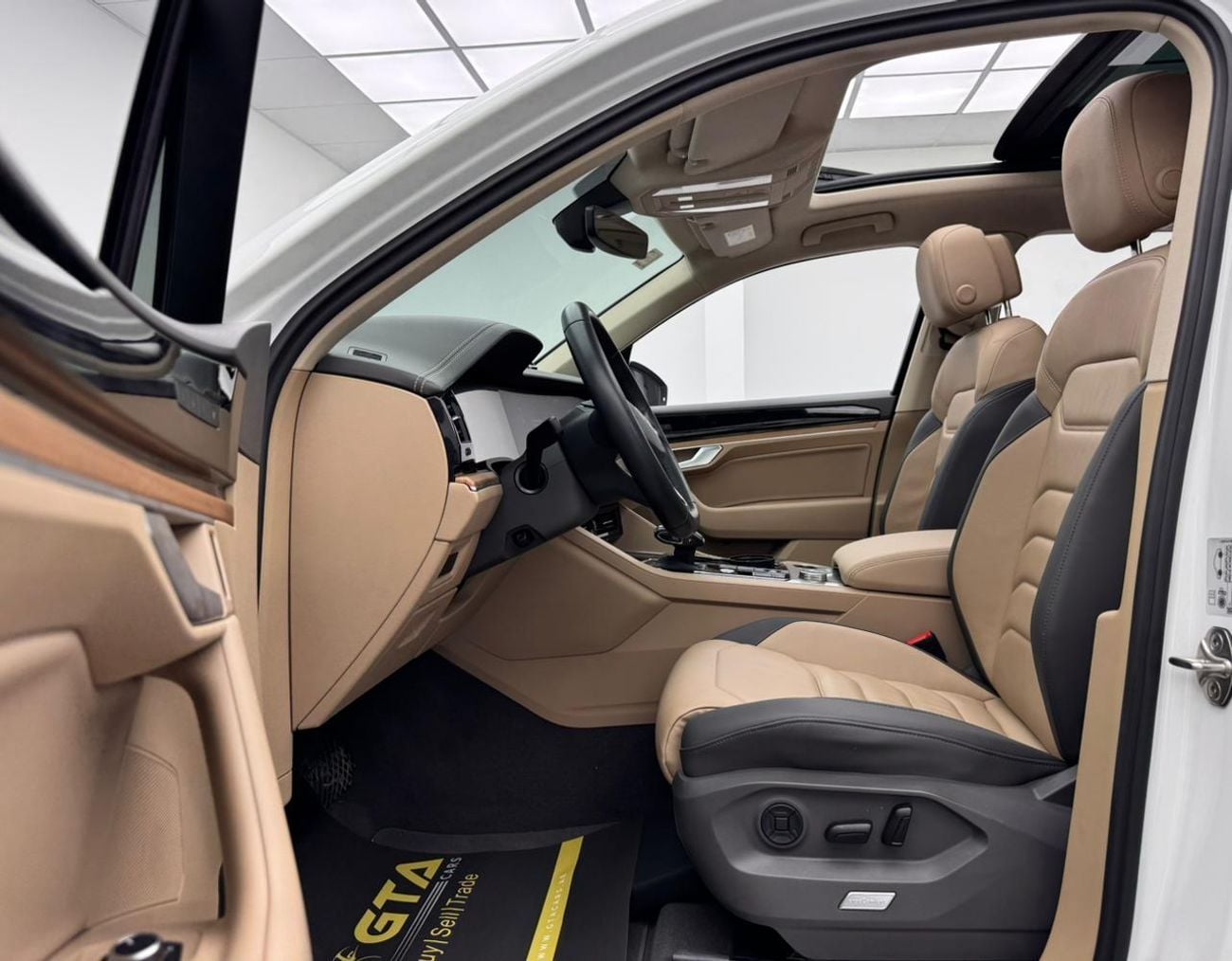 فولكس واجن طوارق 2023 Volkswagen Touareg highline Plus, 2026 VW Warranty + Service Pack, Full VW Service History, GCC