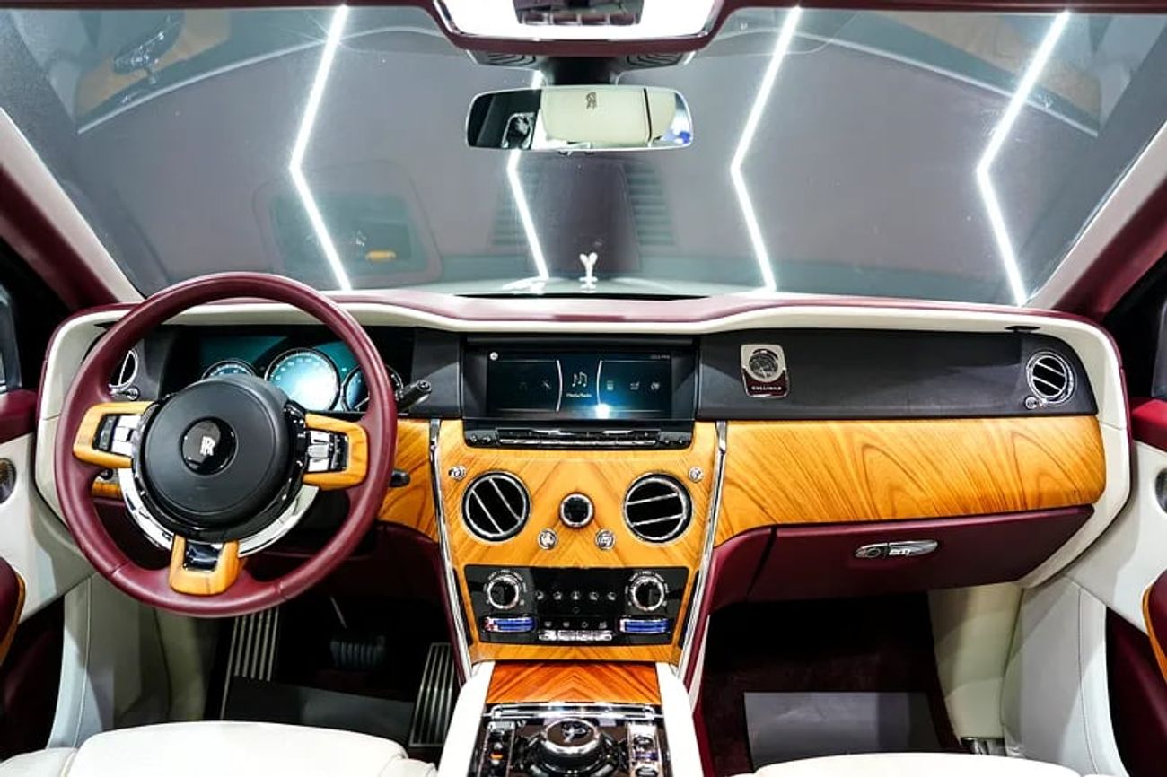 Rolls-Royce Cullinan Bespoke Audio, Rear-Seat Entertainment, Dealer Warranty Till 29/03/2026!!