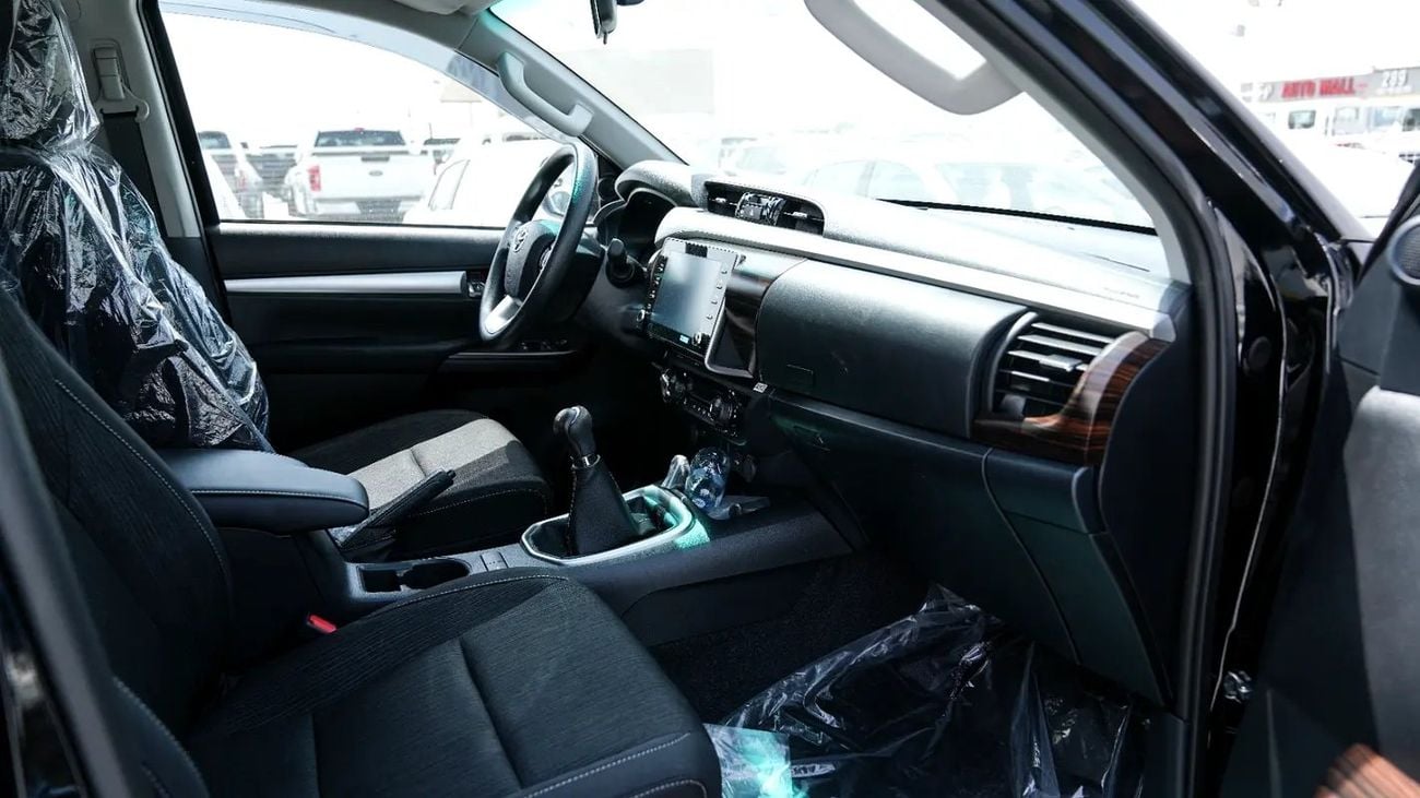 تويوتا هيلوكس SR5 (NON GCC) Brand Double Cab GLX 2.7 SR5 - GCC Specs