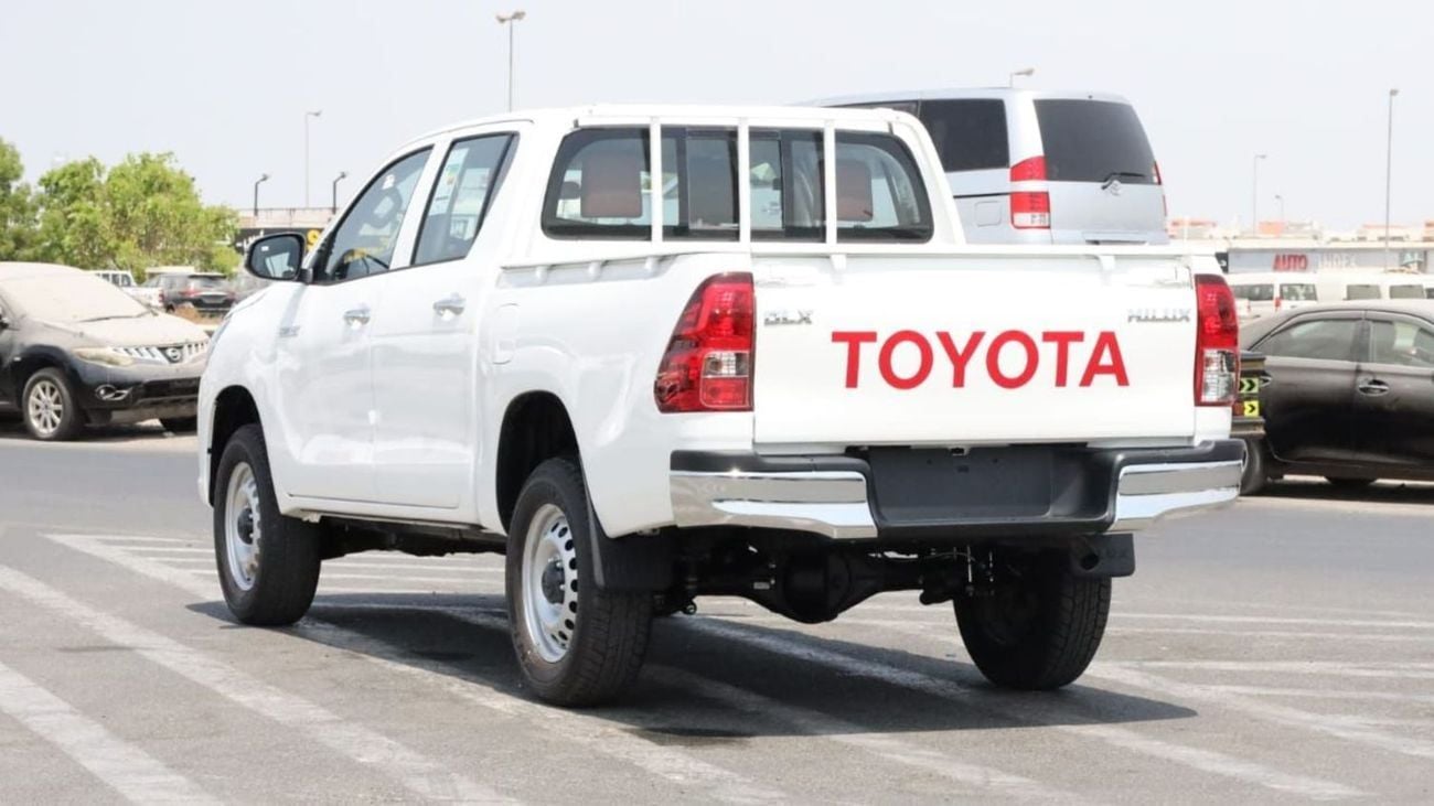 تويوتا هيلوكس GLX DLX 2.7L Double Cabin . Automatic . Four Wheel Drive . 5 Seater . 4 Door . Pick Up Truck